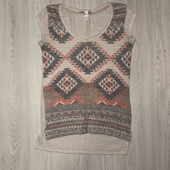 🛍 Multi color Aztec print light sweater - Picture 1 of 2
